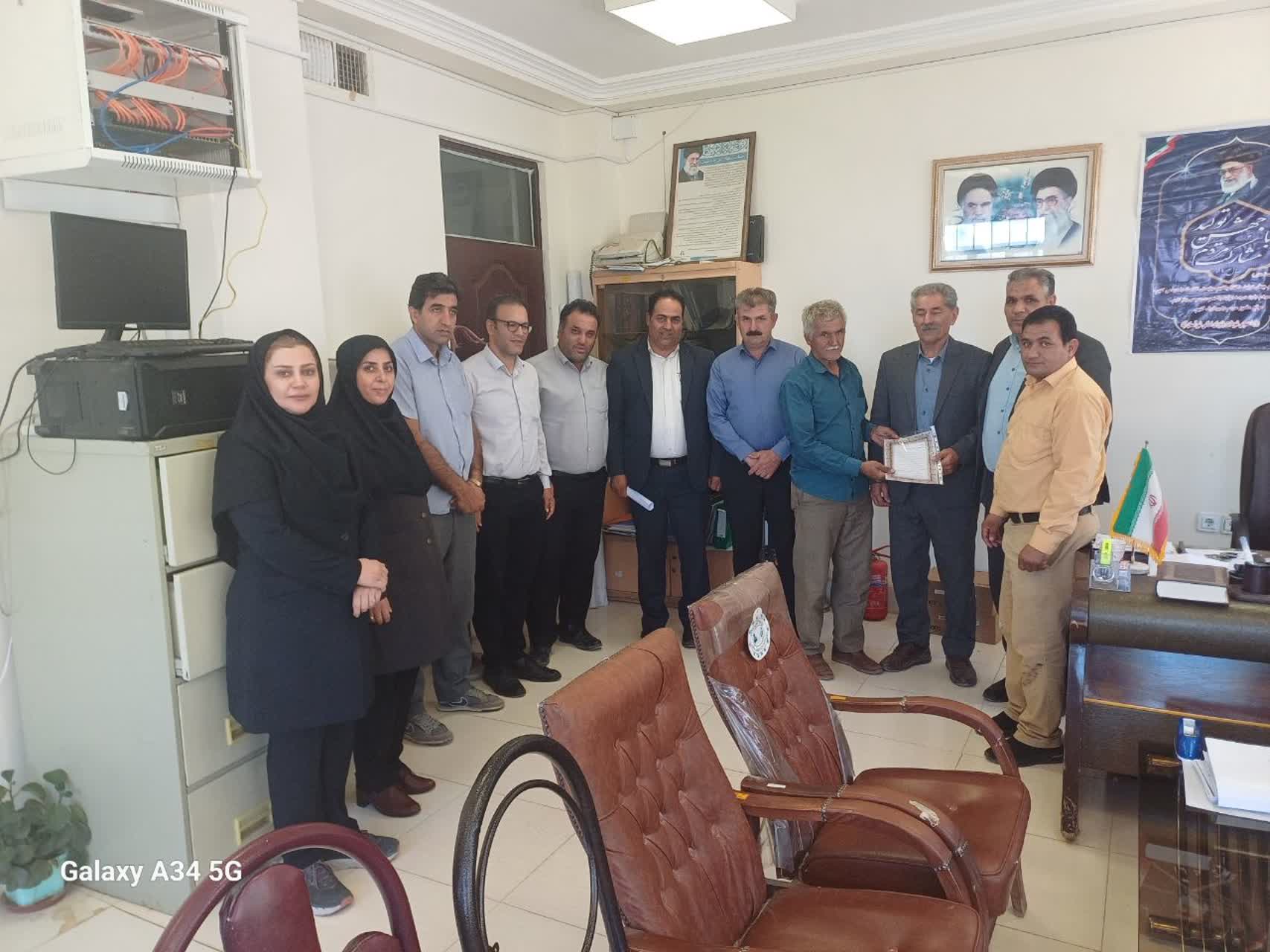 تقدیر از کارکنان بازنسشته شهرداری آسمان آباد